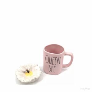 NEW Rae Dunn Pink Queen Bee Bumble Bee Daisy Flower Topper Mug 🐝